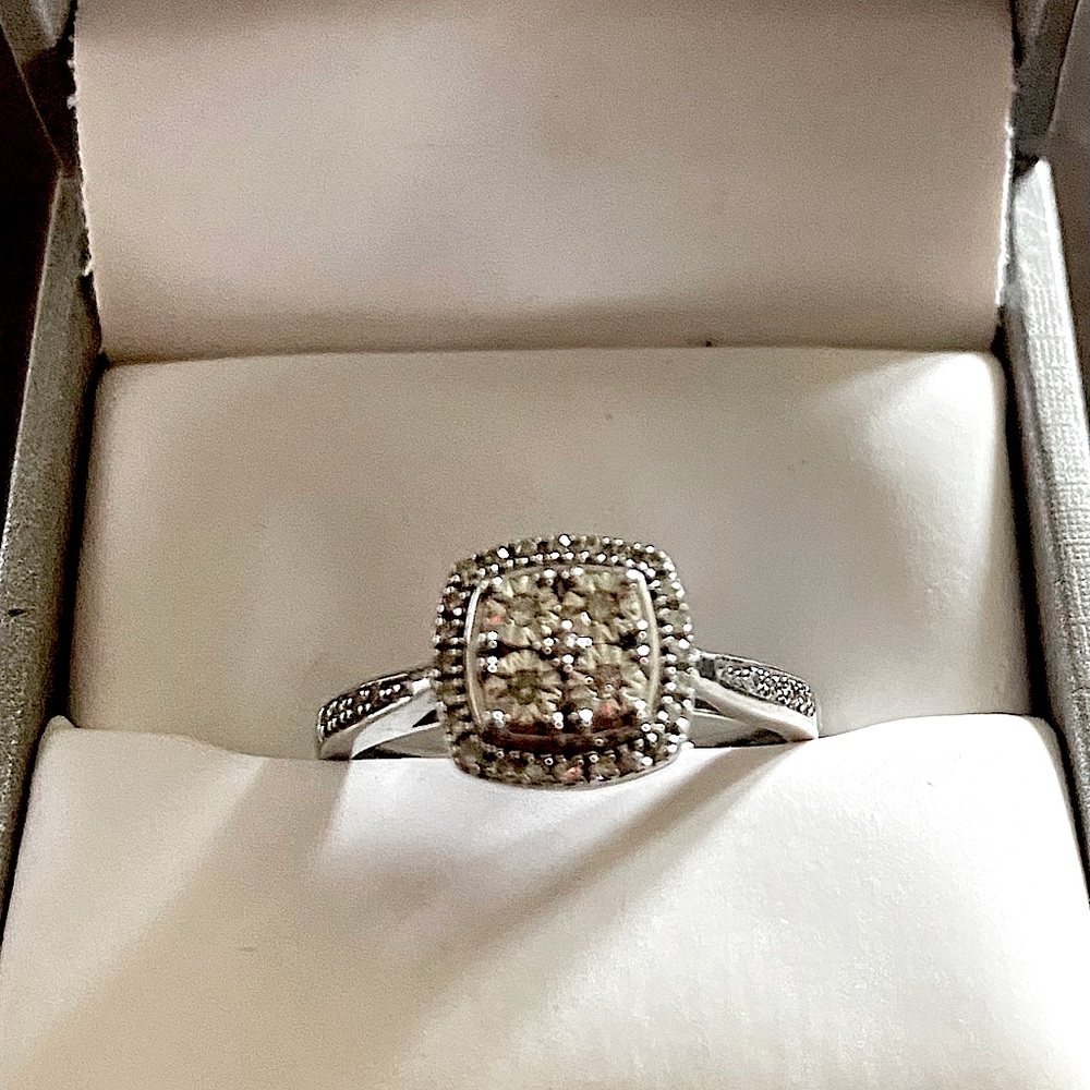 White diamonds size 7